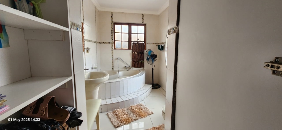 4 Bedroom Property for Sale in Tlhabane West North West